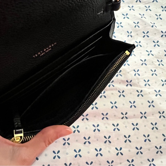 Like NEW Tory Burch crossbody - Picture 9 of 15